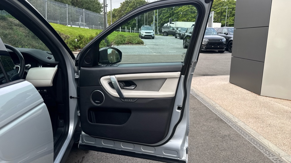Land Rover Discovery Sport 1.5 P300e R-Dynamic HSE 5dr Auto [5 Seat] Station Wagon - Image 43