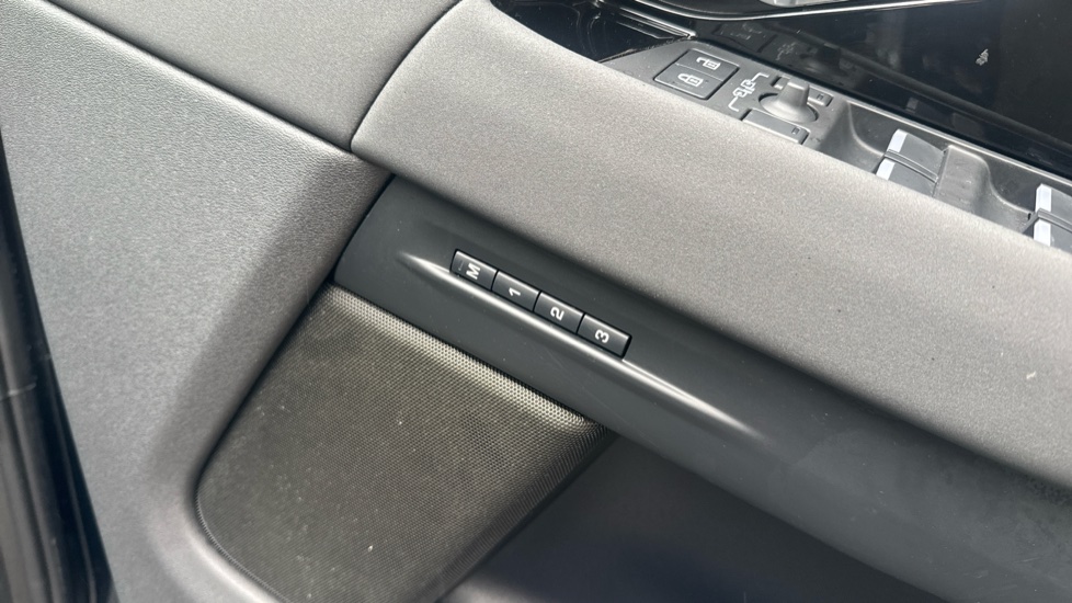 Land Rover Range Rover Evoque 2.0 D200 Edition 5dr Auto Diesel Hatchback - Image 44