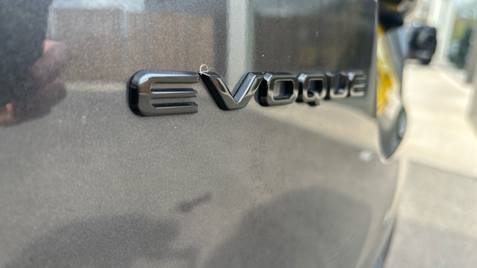 Land Rover Range Rover Evoque 2.0 D200 Dynamic SE 5dr Auto Diesel Hatchback - Image 24