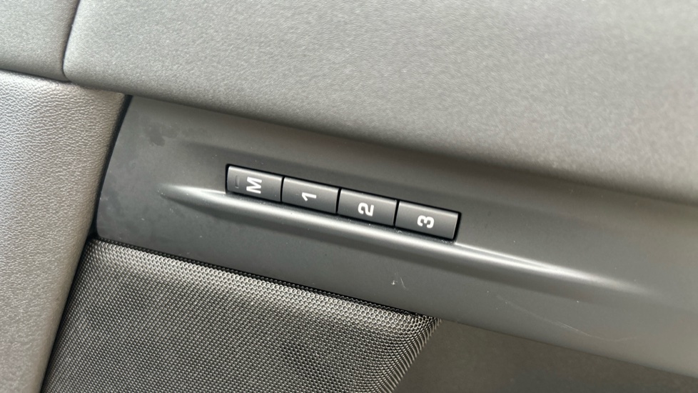 Land Rover Range Rover Evoque 2.0 D200 Dynamic SE 5dr Auto Diesel Hatchback - Image 45