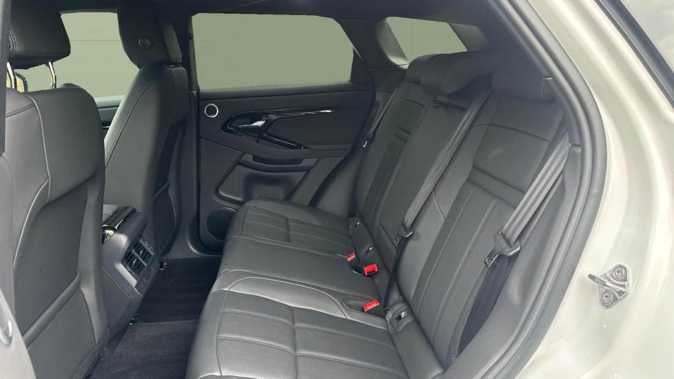Land Rover Range Rover Evoque 1.5 P270e Dynamic SE 5dr Auto Hatchback - Image 4
