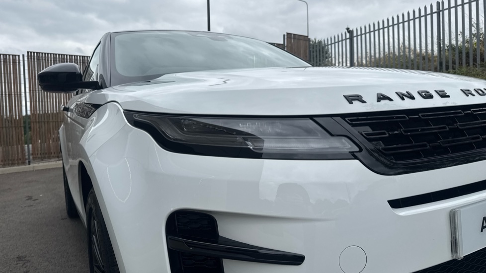 Land Rover Range Rover Evoque 1.5 P270e Dynamic SE 5dr Auto Hatchback - Image 17