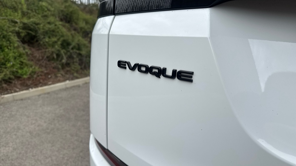 Land Rover Range Rover Evoque 1.5 P270e Dynamic SE 5dr Auto Hatchback - Image 25