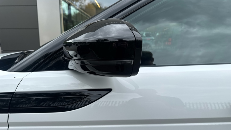 Land Rover Range Rover Evoque 1.5 P270e Dynamic SE 5dr Auto Hatchback - Image 31