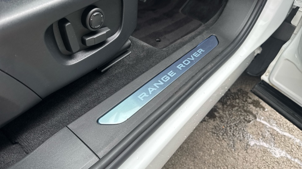 Land Rover Range Rover Evoque 1.5 P270e Dynamic SE 5dr Auto Hatchback - Image 44