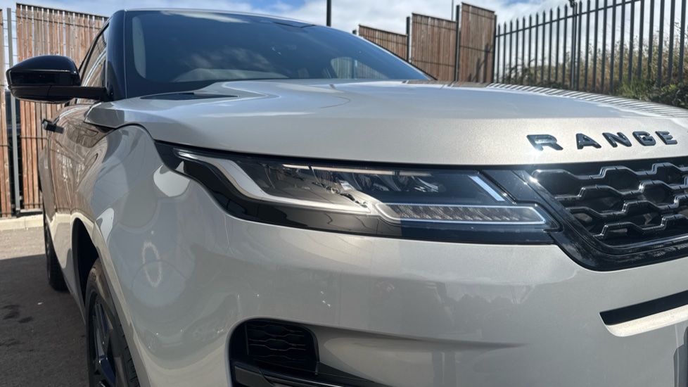 Land Rover Range Rover Evoque 1.5 P300e Evoque Edition 5dr Auto Hatchback - Image 17