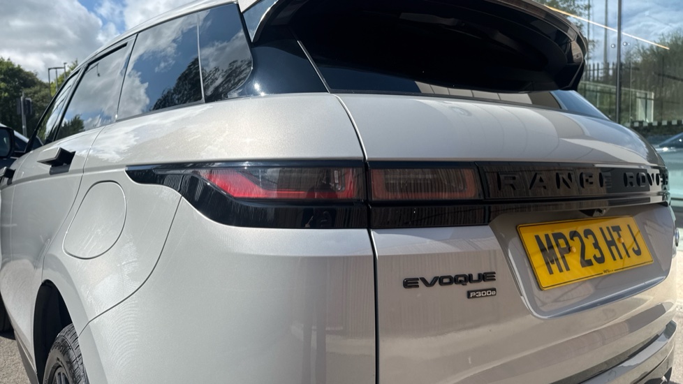 Land Rover Range Rover Evoque 1.5 P300e Evoque Edition 5dr Auto Hatchback - Image 19