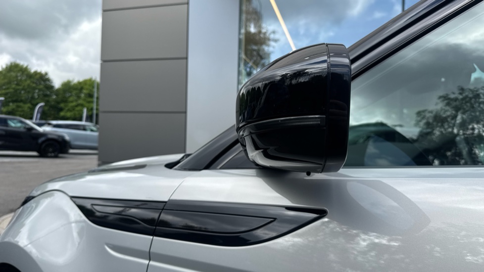 Land Rover Range Rover Evoque 1.5 P300e Evoque Edition 5dr Auto Hatchback - Image 31
