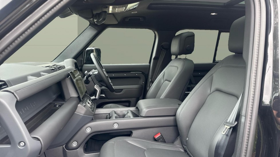 Land Rover Defender 3.0 D250 X-Dynamic HSE 110 5dr Auto Diesel Estate - Image 3