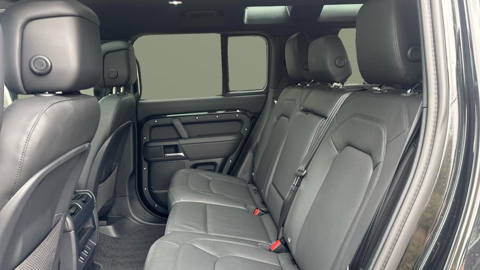Land Rover Defender 3.0 D250 X-Dynamic HSE 110 5dr Auto Diesel Estate - Image 4