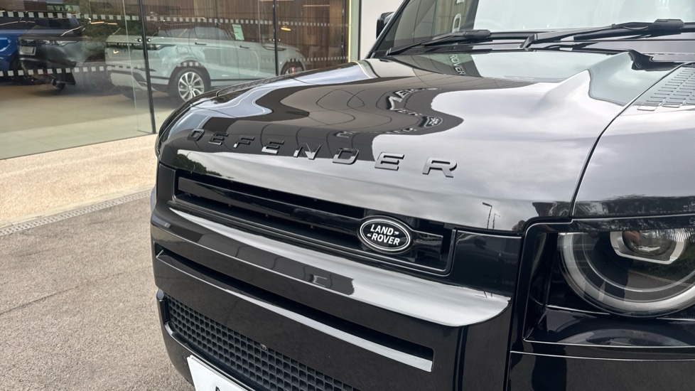 Land Rover Defender 3.0 D250 X-Dynamic HSE 110 5dr Auto Diesel Estate - Image 36