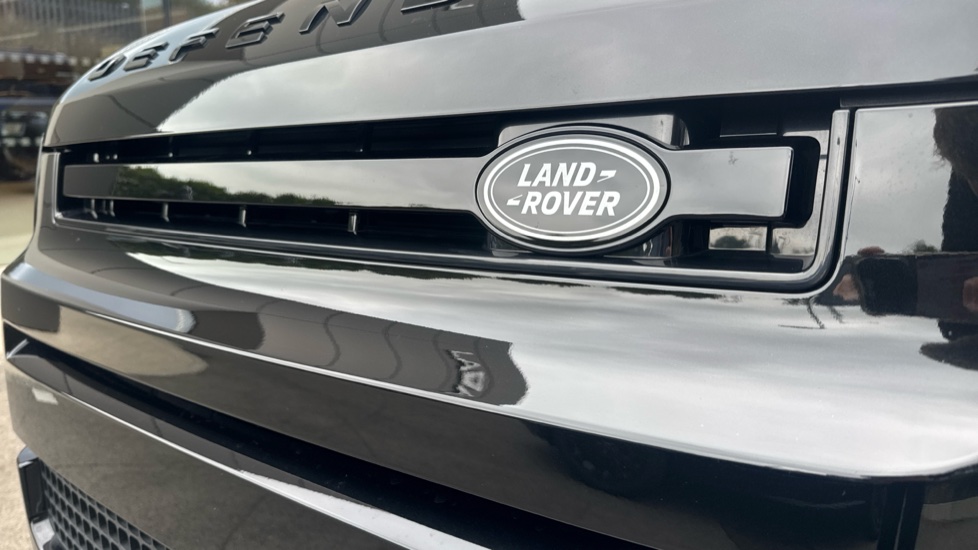 Land Rover Defender 3.0 D250 X-Dynamic HSE 110 5dr Auto Diesel Estate - Image 37