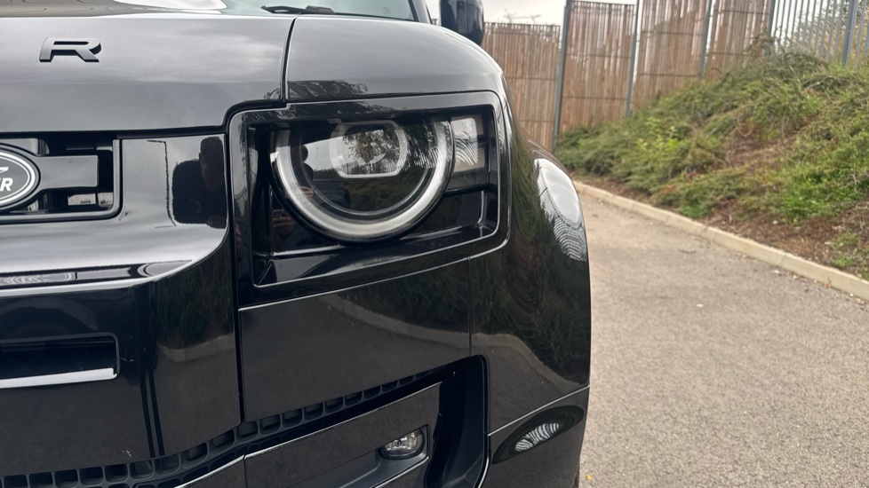 Land Rover Defender 3.0 D250 X-Dynamic HSE 110 5dr Auto Diesel Estate - Image 38