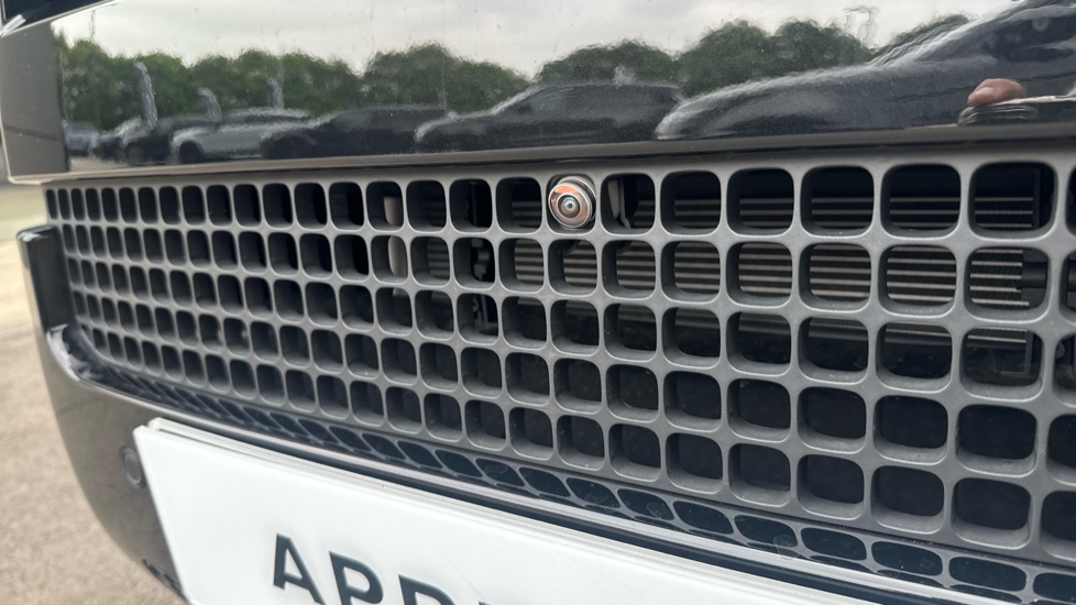 Land Rover Defender 3.0 D250 X-Dynamic HSE 110 5dr Auto Diesel Estate - Image 39