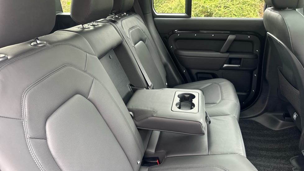 Land Rover Defender 3.0 D250 X-Dynamic HSE 110 5dr Auto Diesel Estate - Image 42