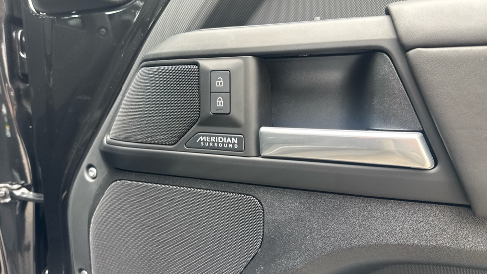 Land Rover Defender 3.0 D250 X-Dynamic HSE 110 5dr Auto Diesel Estate - Image 44
