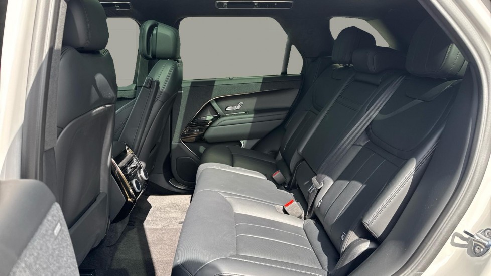 Land Rover Range Rover Sport 4.4 P530 V8 Autobiography 5dr Auto Petrol Estate - Image 4