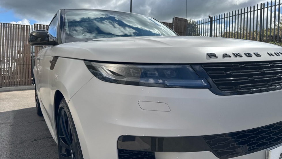 Land Rover Range Rover Sport 4.4 P530 V8 Autobiography 5dr Auto Petrol Estate - Image 17
