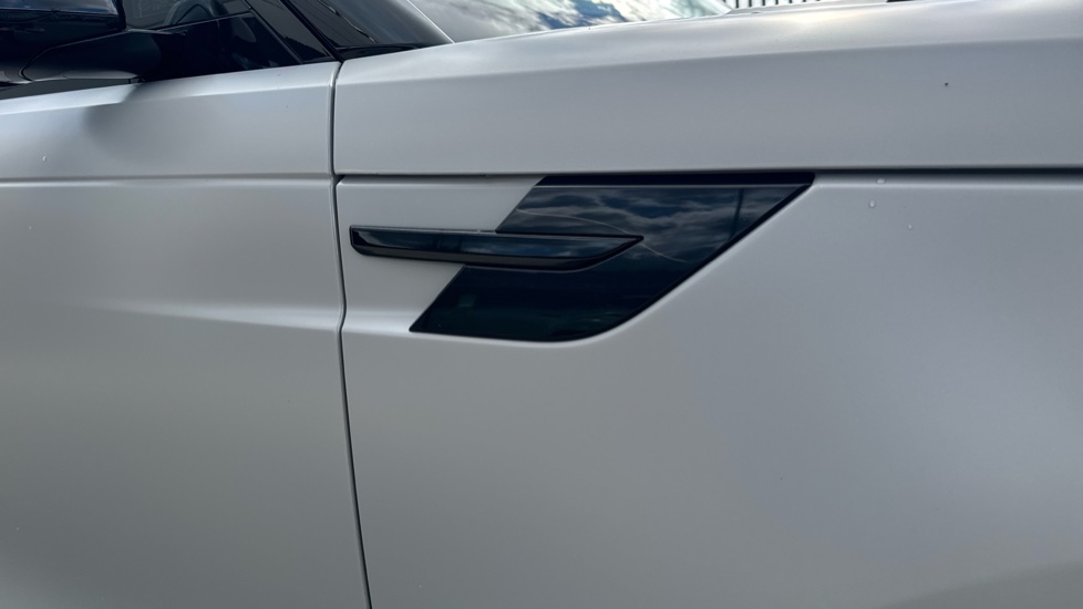 Land Rover Range Rover Sport 4.4 P530 V8 Autobiography 5dr Auto Petrol Estate - Image 20