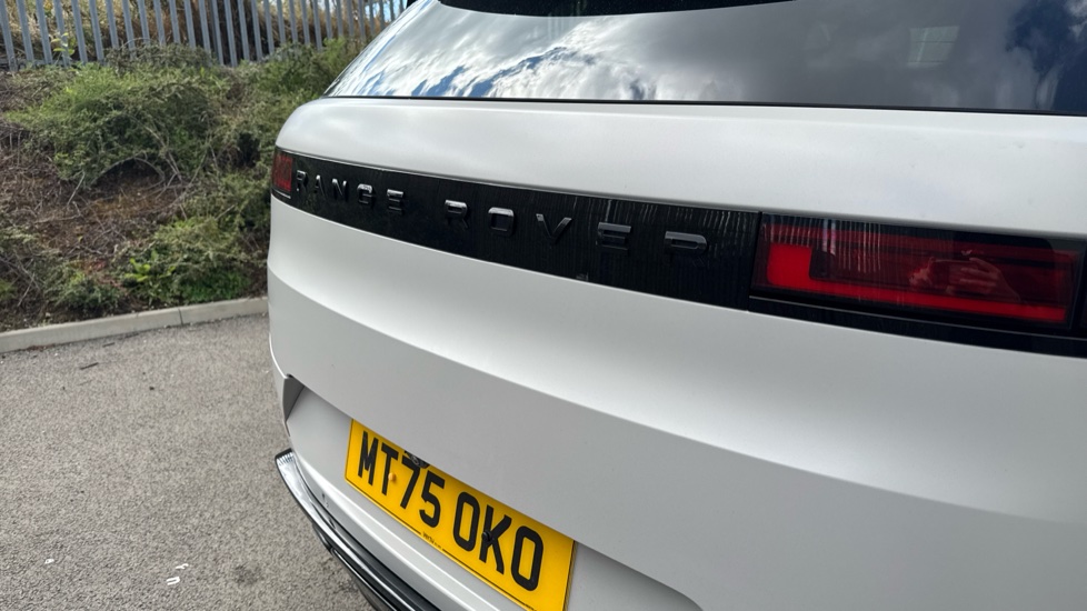 Land Rover Range Rover Sport 4.4 P530 V8 Autobiography 5dr Auto Petrol Estate - Image 25
