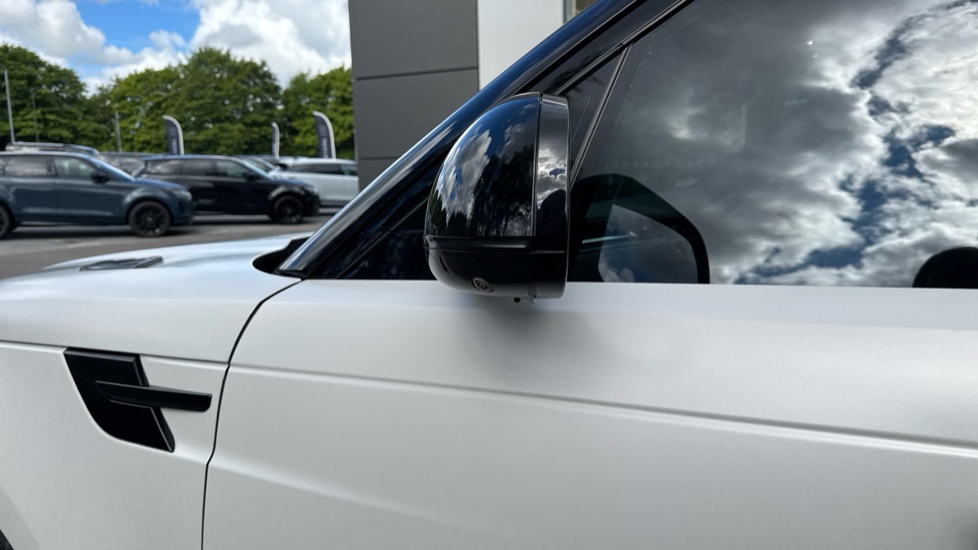 Land Rover Range Rover Sport 4.4 P530 V8 Autobiography 5dr Auto Petrol Estate - Image 32