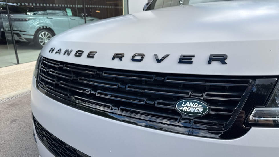 Land Rover Range Rover Sport 4.4 P530 V8 Autobiography 5dr Auto Petrol Estate - Image 36