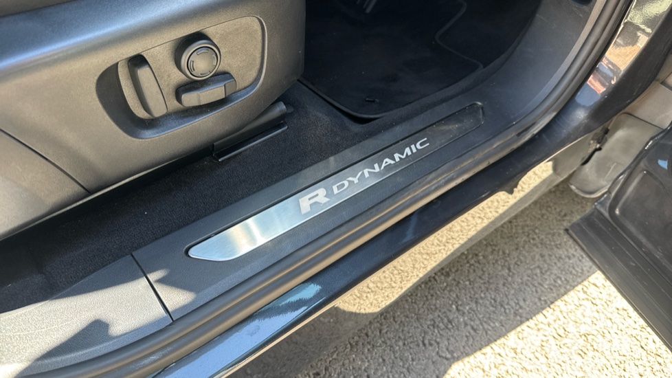 Land Rover Range Rover Evoque 2.0 D200 R-Dynamic S 5dr Auto Diesel Hatchback - Image 43