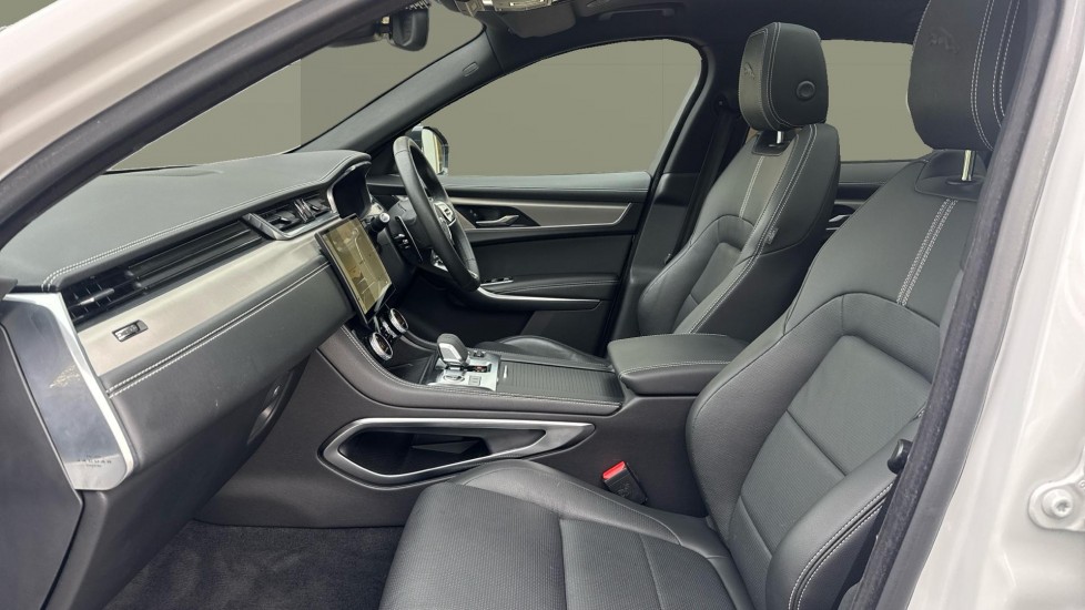 Jaguar F-Pace 2.0 P400e R-Dynamic SE Black 5dr Auto AWD Estate - Image 3