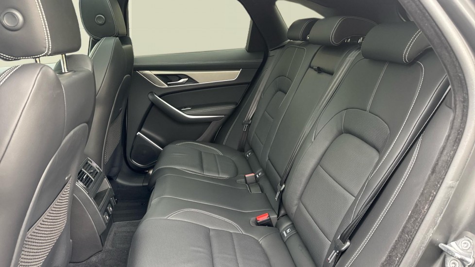 Jaguar F-Pace 2.0 P400e R-Dynamic SE Black 5dr Auto AWD Estate - Image 4