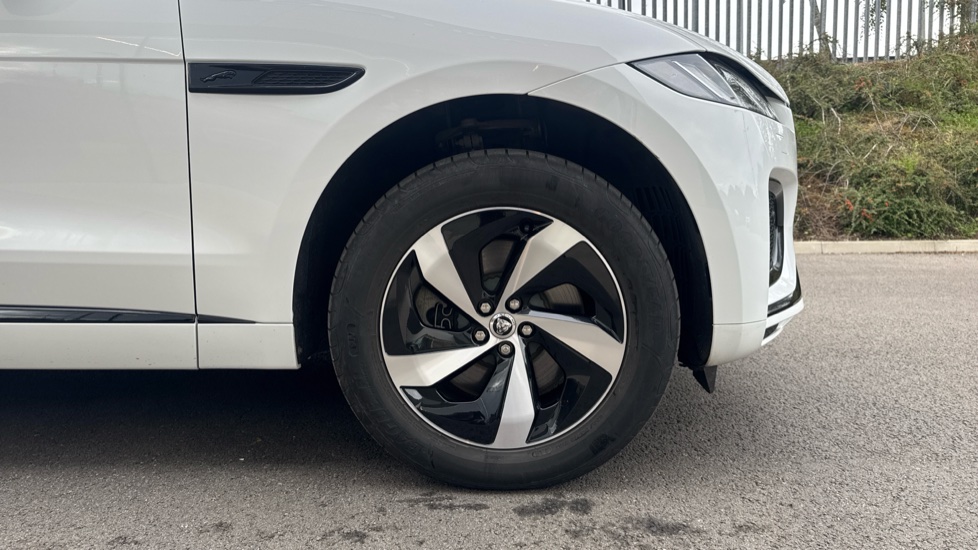 Jaguar F-Pace 2.0 P400e R-Dynamic SE Black 5dr Auto AWD Estate - Image 8