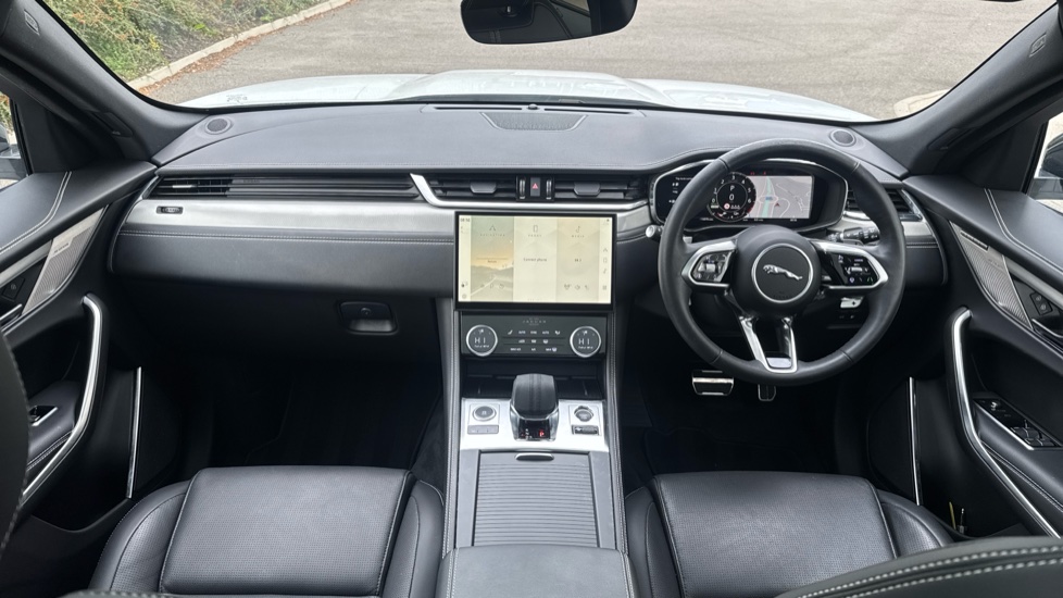 Jaguar F-Pace 2.0 P400e R-Dynamic SE Black 5dr Auto AWD Estate - Image 9