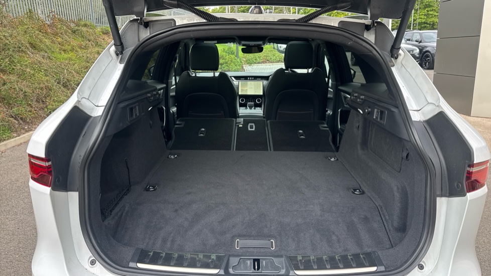 Jaguar F-Pace 2.0 P400e R-Dynamic SE Black 5dr Auto AWD Estate - Image 10