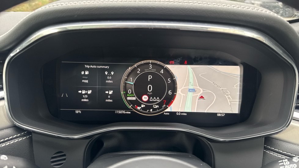Jaguar F-Pace 2.0 P400e R-Dynamic SE Black 5dr Auto AWD Estate - Image 16