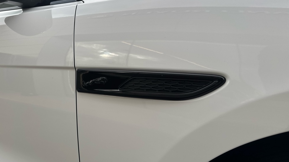 Jaguar F-Pace 2.0 P400e R-Dynamic SE Black 5dr Auto AWD Estate - Image 20