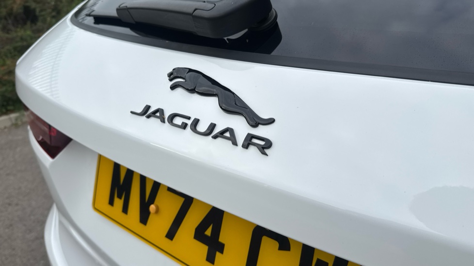 Jaguar F-Pace 2.0 P400e R-Dynamic SE Black 5dr Auto AWD Estate - Image 25