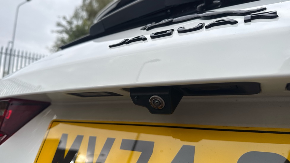 Jaguar F-Pace 2.0 P400e R-Dynamic SE Black 5dr Auto AWD Estate - Image 27