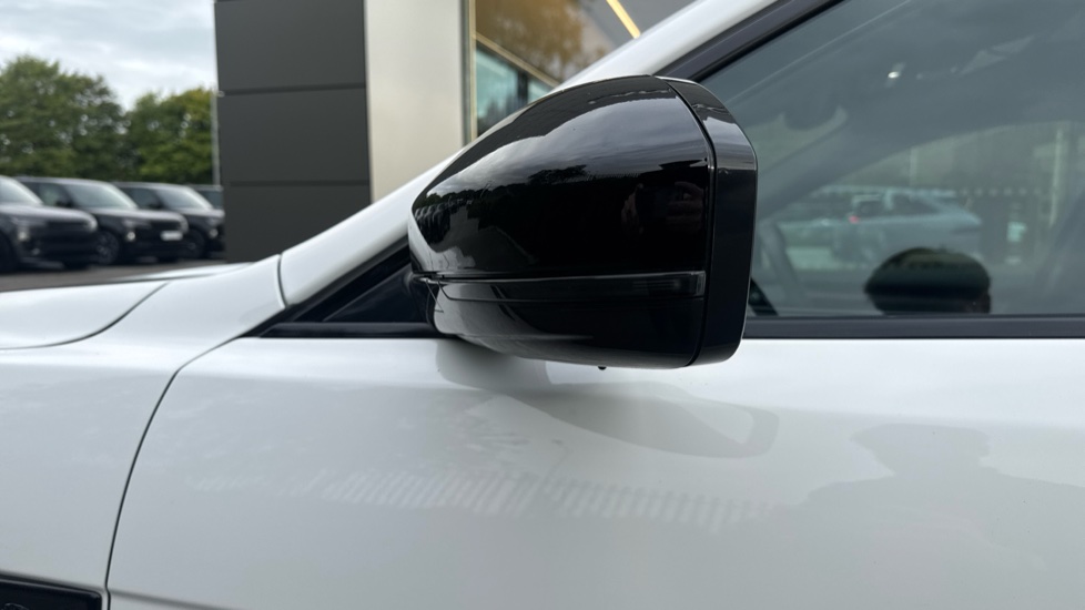 Jaguar F-Pace 2.0 P400e R-Dynamic SE Black 5dr Auto AWD Estate - Image 31