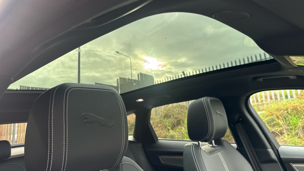 Jaguar F-Pace 2.0 P400e R-Dynamic SE Black 5dr Auto AWD Estate - Image 44
