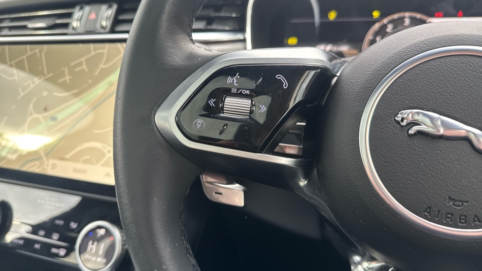 Jaguar F-Pace 2.0 P400e R-Dynamic SE Black 5dr Auto AWD Estate - Image 46