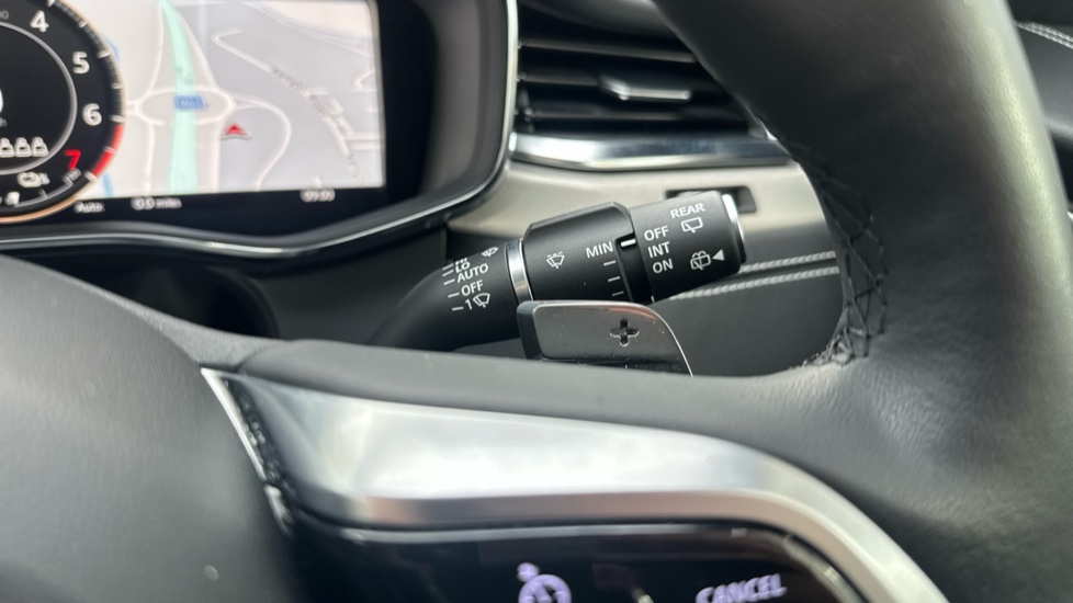 Jaguar F-Pace 2.0 P400e R-Dynamic SE Black 5dr Auto AWD Estate - Image 48