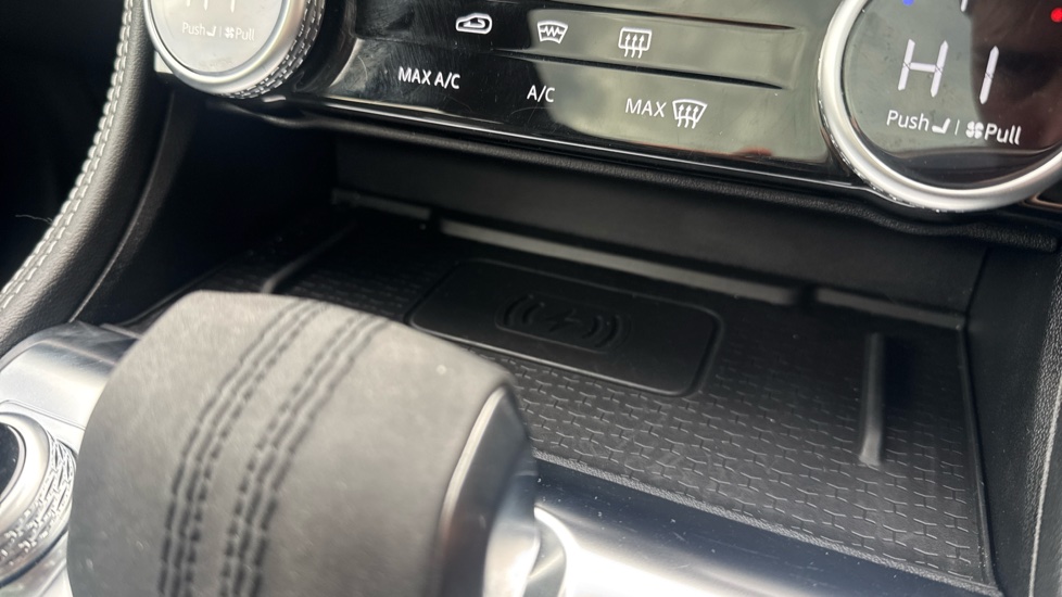 Jaguar F-Pace 2.0 P400e R-Dynamic SE Black 5dr Auto AWD Estate - Image 56