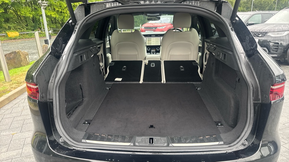 Jaguar F-Pace 2.0 D200 R-Dynamic S 5dr Auto AWD Diesel Estate - Image 10