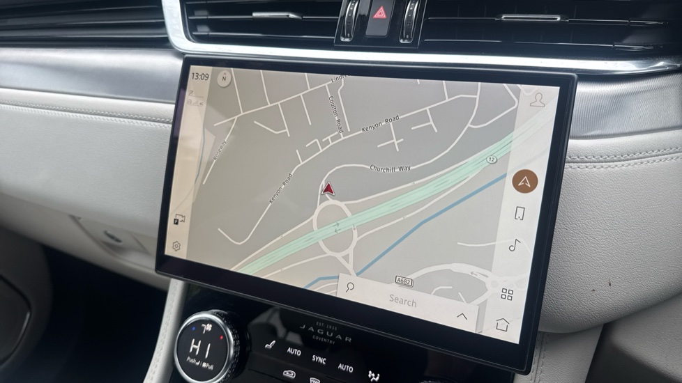 Jaguar F-Pace 2.0 D200 R-Dynamic S 5dr Auto AWD Diesel Estate - Image 11