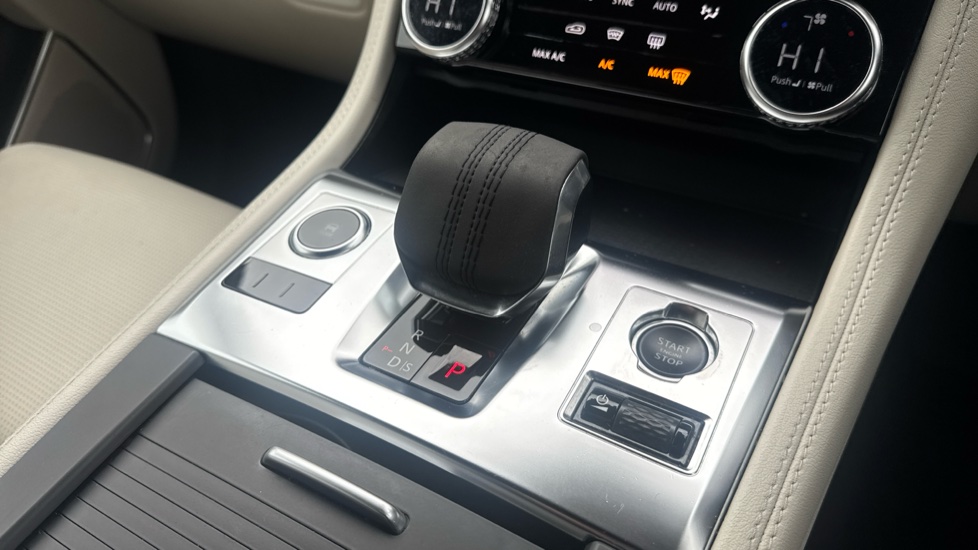 Jaguar F-Pace 2.0 D200 R-Dynamic S 5dr Auto AWD Diesel Estate - Image 13