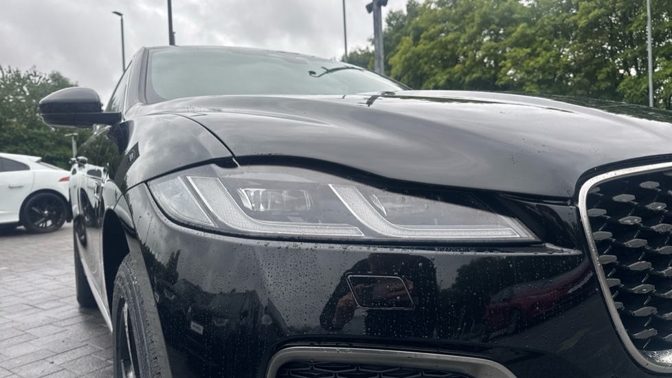 Jaguar F-Pace 2.0 D200 R-Dynamic S 5dr Auto AWD Diesel Estate - Image 17