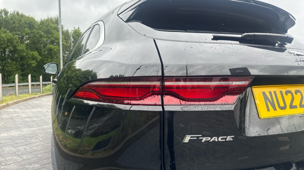 Jaguar F-Pace 2.0 D200 R-Dynamic S 5dr Auto AWD Diesel Estate - Image 19