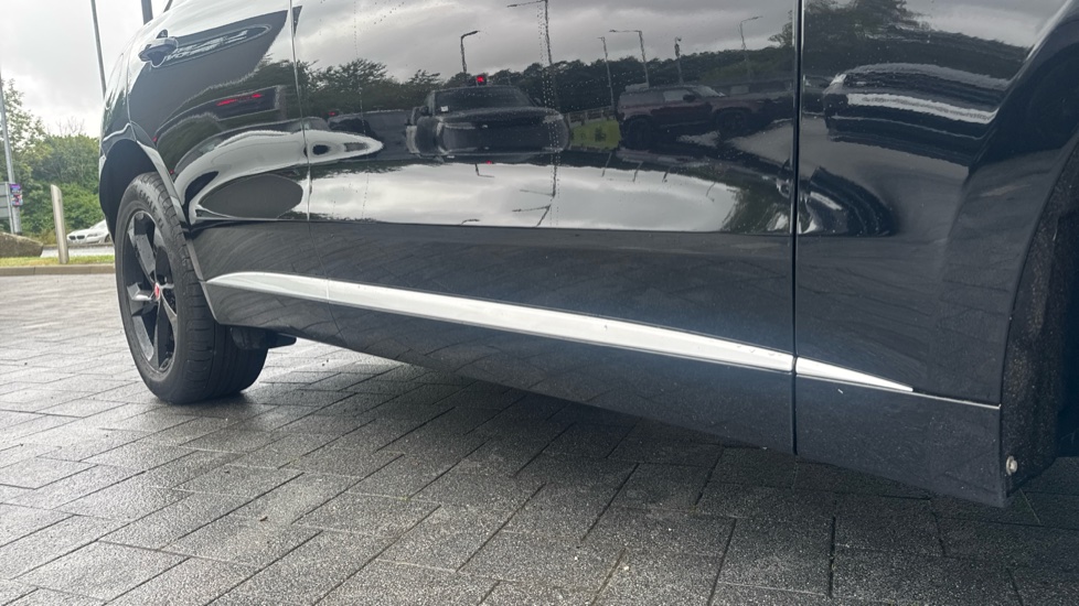 Jaguar F-Pace 2.0 D200 R-Dynamic S 5dr Auto AWD Diesel Estate - Image 21