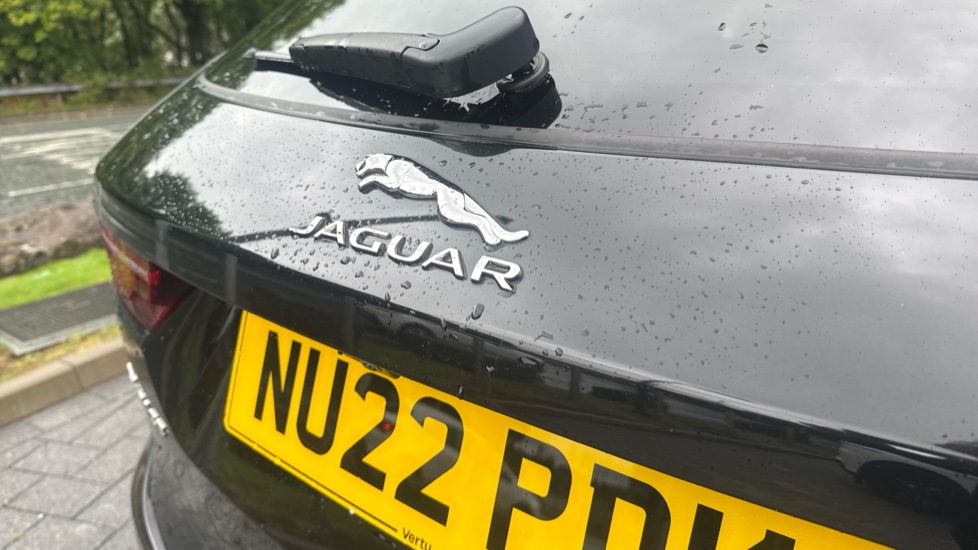Jaguar F-Pace 2.0 D200 R-Dynamic S 5dr Auto AWD Diesel Estate - Image 24