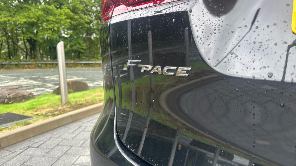 Jaguar F-Pace 2.0 D200 R-Dynamic S 5dr Auto AWD Diesel Estate - Image 25
