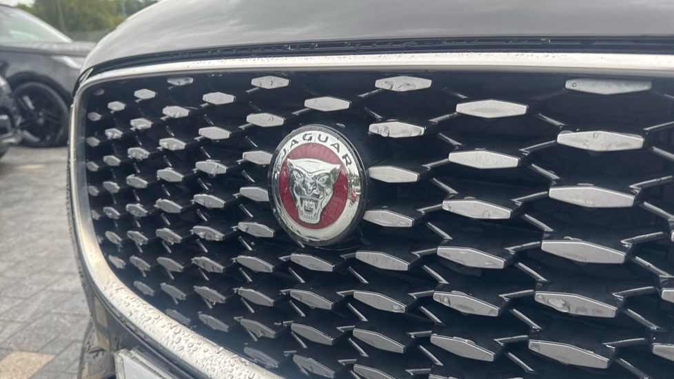 Jaguar F-Pace 2.0 D200 R-Dynamic S 5dr Auto AWD Diesel Estate - Image 32